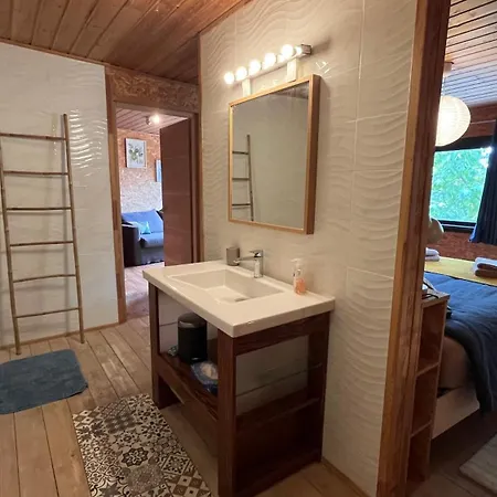 Maison Chaleureuse Avec Terrasse Privee Дом отдыха *